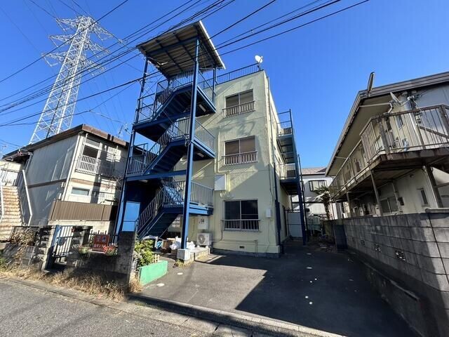 ��ʌ������s�����R����22�̃}���V�����̌����O��