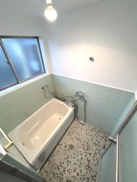 ��ʌ������s�����R���ڂ̃}���V�����̃o�X