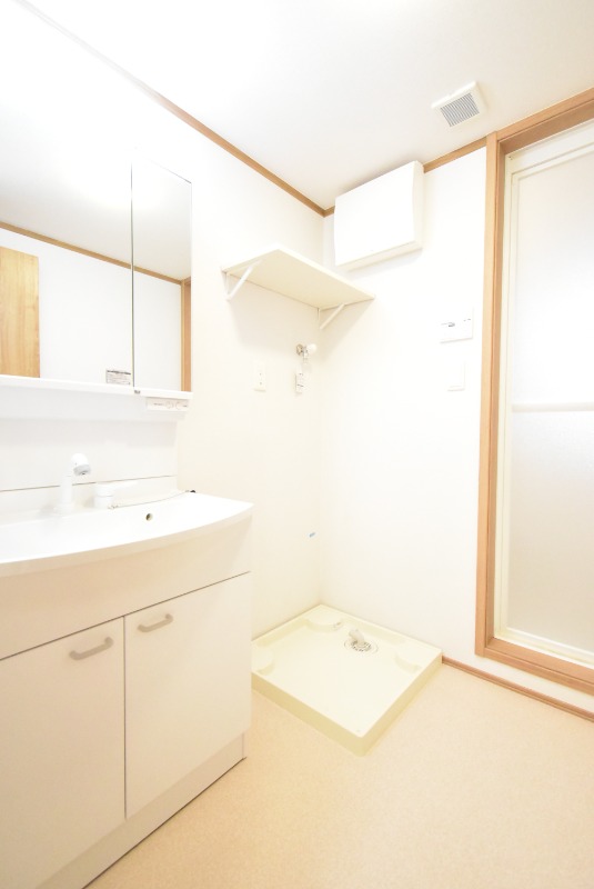 ��ʌ�����s������U���ڂ̃e���X�n�E�X�̐��ʏ�