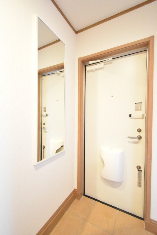 ��ʌ�����s������U���ڂ̃e���X�n�E�X�̌���