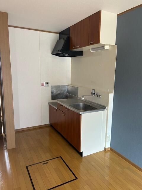 ��ʌ������s����Q���ڂ̃e���X�n�E�X�̃L�b�`��