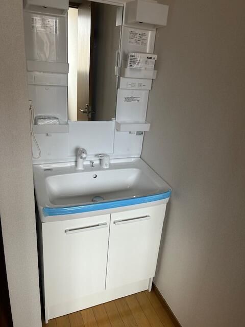 ��ʌ������s����Q���ڂ̃e���X�n�E�X�̐��ʏ�