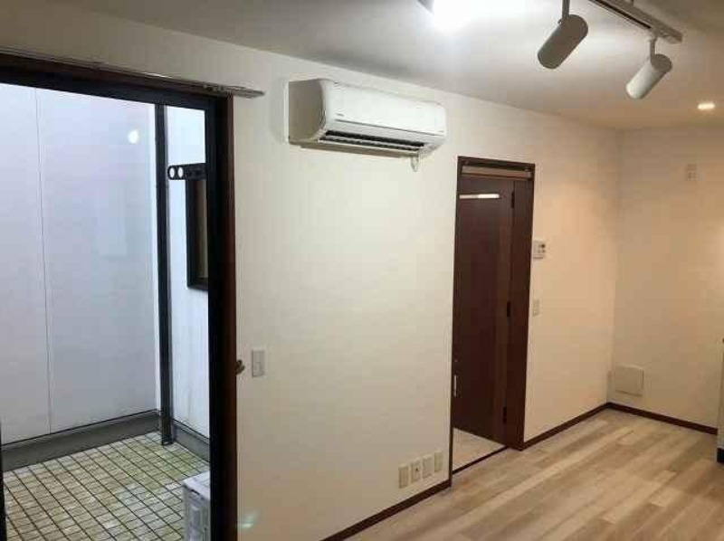 ��ʌ��������܎s������㗎���Q���ڂ̃A�p�[�g�̂��̑��ݔ�