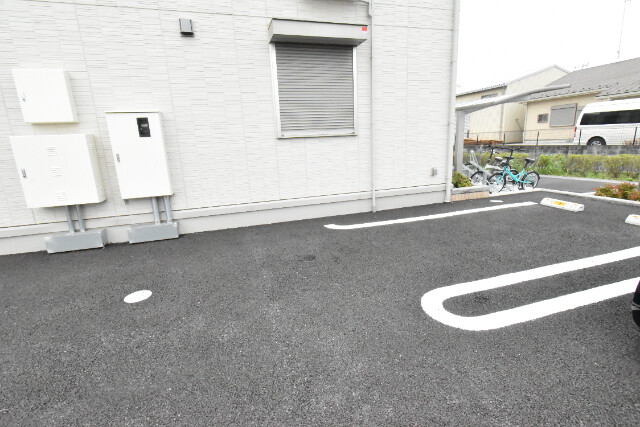 ��ʌ��z�J�s���C�N�^�E���U���ڂ̃A�p�[�g�̒��ԏ�