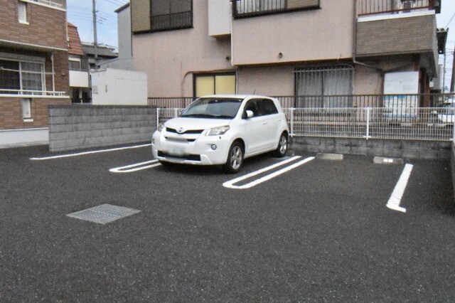 ��ʌ������s��ʖ�̃A�p�[�g�̒��ԏ�