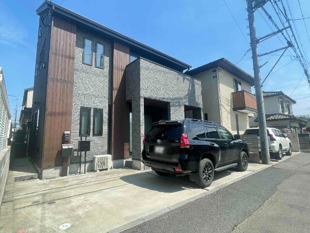 ��ʌ�����s�㒬�Q���ڂ̃A�p�[�g�̒��ԏ�