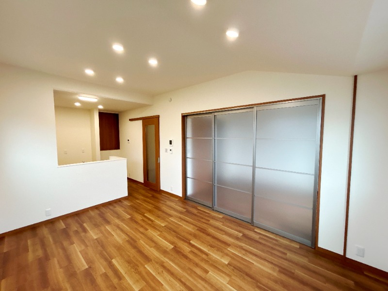 ��ʌ��������܎s�k��{�����R���ڂ̃A�p�[�g�̋����E���r���O