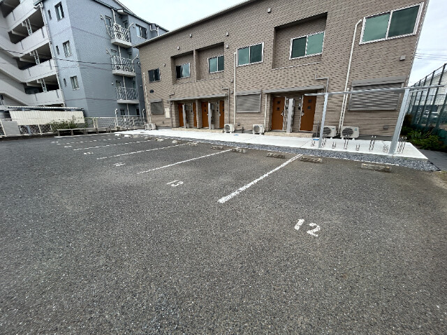 ��ʌ��������܎s�k��{�����R���ڂ̃A�p�[�g�̒��ԏ�