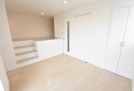 ��ʌ��������܎s����厚�w��̃A�p�[�g�̋��ԁE���r���O