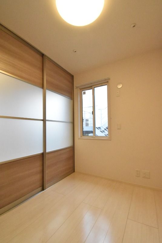 ��ʌ��������܎s�k��{�����R���ڂ̃A�p�[�g�̂��̑������E�X�y�[�X