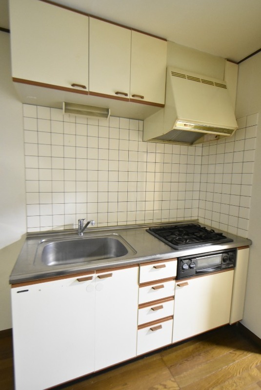 ��ʌ��@�c�s��O���P���ڂ̃A�p�[�g�̃L�b�`��