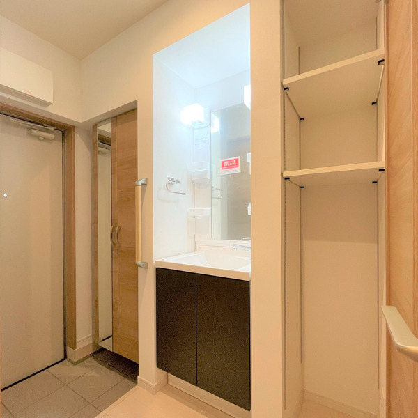 ��ʌ�����s�厚���̃A�p�[�g�̐��ʏ�