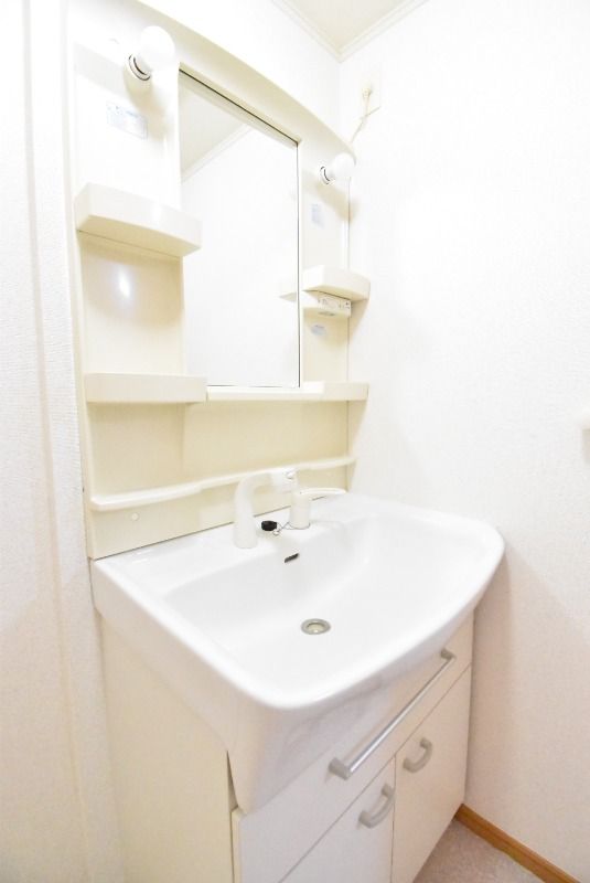 ��ʌ�����s�厚���s���̃A�p�[�g�̐��ʏ�