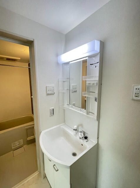 ��ʌ�����s�΋u�P���ڂ̃A�p�[�g�̐��ʏ�