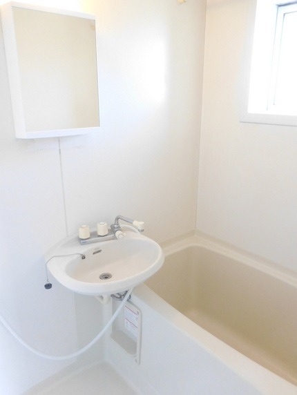 ��ʌ��������܎s�k��ޗǒ��̃A�p�[�g�̃o�X