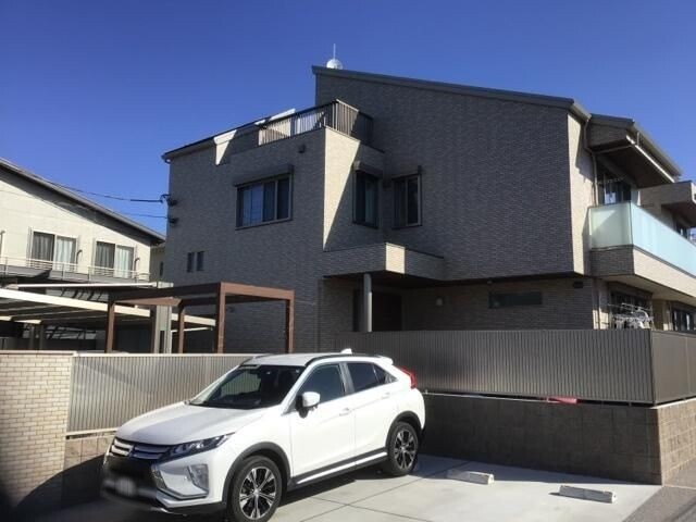 ��ʌ�����s�厚�ΐ_�̃A�p�[�g�̌����O��