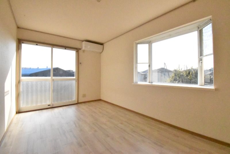 ��ʌ������s�ٓV�T���ڂ̃A�p�[�g�̋��ԁE���r���O