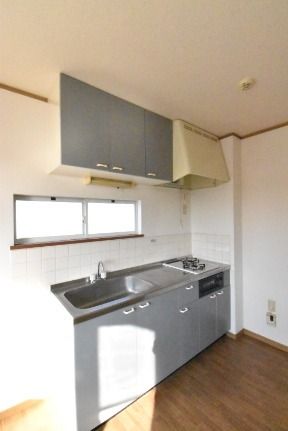 ��ʌ������s�ٓV�T���ڂ̃A�p�[�g�̃L�b�`��