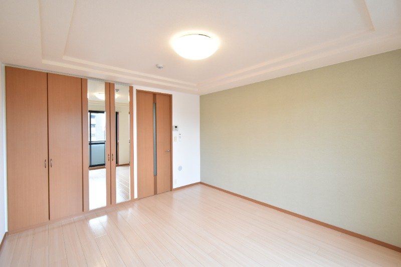 ��ʌ��z�J�s���C�N�^�E���P���ڂ̃}���V�����̋��ԁE���r���O