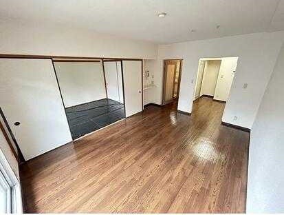 ��ʌ��������܎s�Y�a��̉ƂU���ڂ̃}���V�����̋��ԁE���r���O