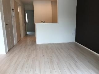 ��ʌ��t�����s�Ԑς̃A�p�[�g�̋��ԁE���r���O