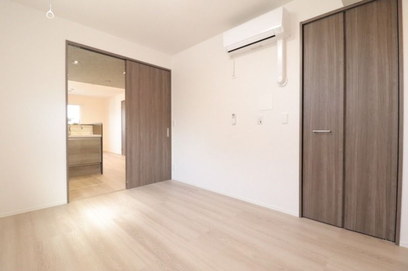 ��ʌ��z�J�s���C�N�^�E���Q���ڂ̃A�p�[�g�̋��ԁE���r���O