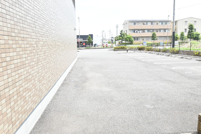 ��ʌ��z�J�s���C�N�^�E���P���ڂ̃}���V�����̒��ԏ�