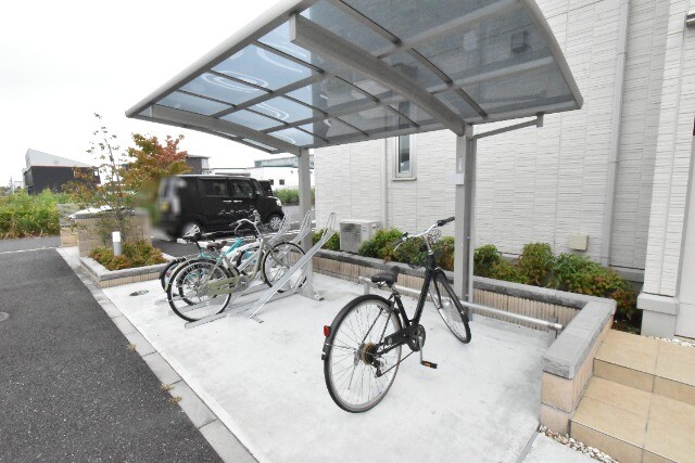 ��ʌ��z�J�s���C�N�^�E���U���ڂ̃A�p�[�g�̂��̑�