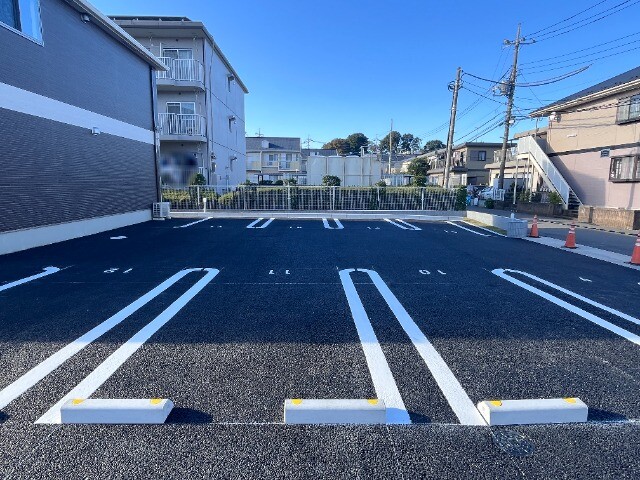 ��ʌ��t�����s�Ԑς̃A�p�[�g�̒��ԏ�