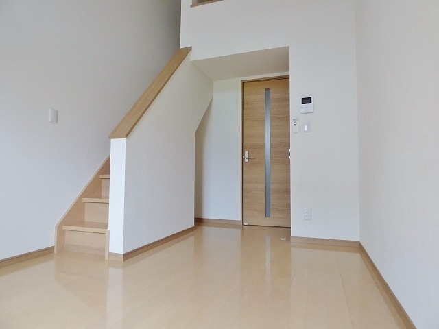 ��ʌ�����s��؂S���ڂ̃A�p�[�g�̋��ԁE���r���O