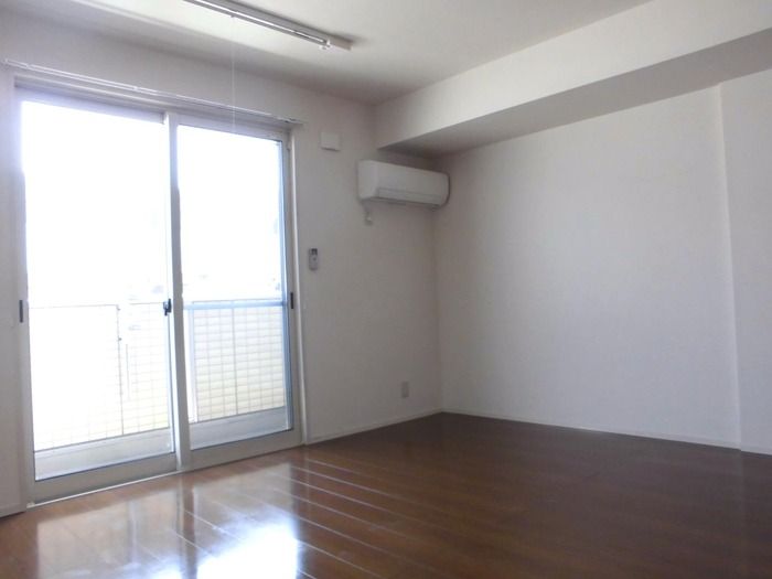 ��ʌ������s���]�U���ڂ̃A�p�[�g�̋��ԁE���r���O