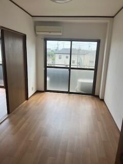 ��ʌ������s���V���ڂ̃A�p�[�g�̂��̑��ݔ�