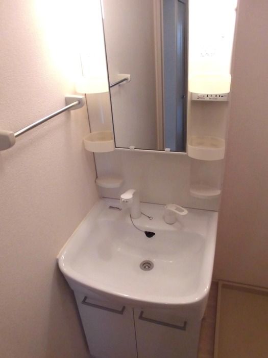 ��ʌ������s���]�U���ڂ̃A�p�[�g�̐��ʏ�