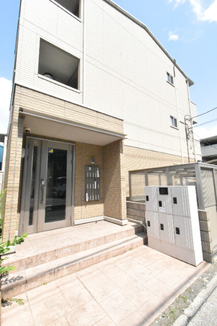 ��ʌ������s���]�U���ڂ̃A�p�[�g�̃G���g�����X