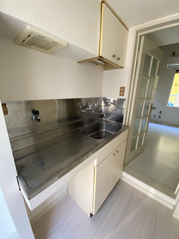 ��ʌ������s���ݑ�V���ڂ̃A�p�[�g�̃L�b�`��