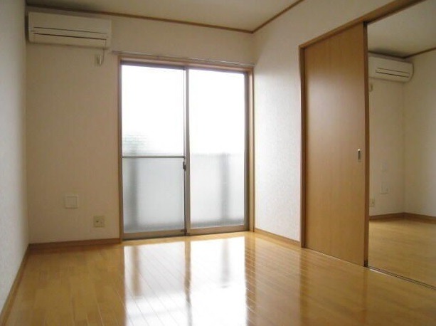 ��ʌ������s�V�h�Q���ڂ̃A�p�[�g�̋��ԁE���r���O