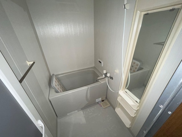 ��ʌ��������܎s�k��~�͒��̃A�p�[�g�̃o�X