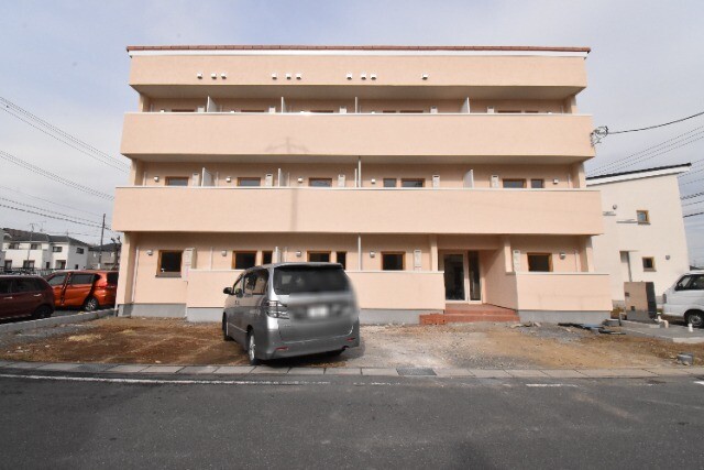 ��ʌ�����s������T���ڂ̃A�p�[�g�̒��ԏ�