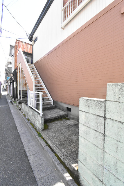 ��ʌ��������܎s�Y�a���ՂU���ڂ̃A�p�[�g�̃G���g�����X