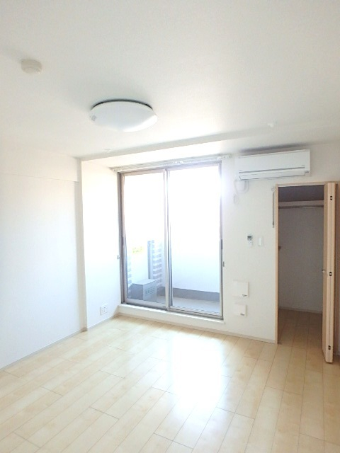 ��ʌ��������܎s�k����i���Q���ڂ̃}���V�����̋��ԁE���r���O