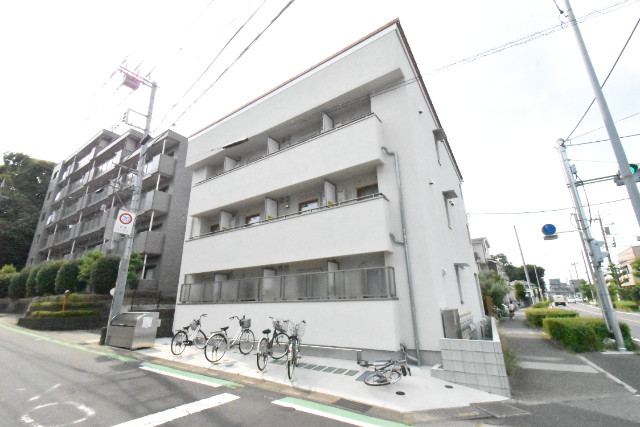 ��ʌ�����s�˒˂R���ڂ̃A�p�[�g�̌����O��