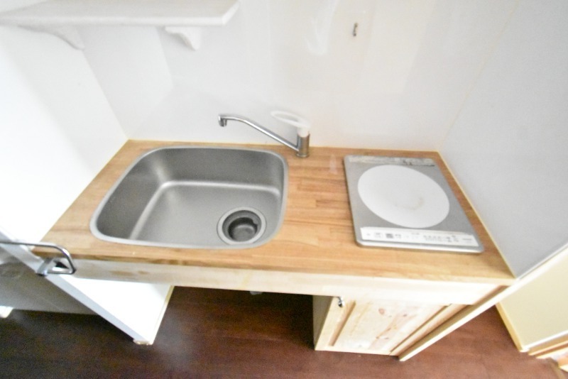 ��ʌ�����s�˒˂R���ڂ̃A�p�[�g�̃L�b�`��