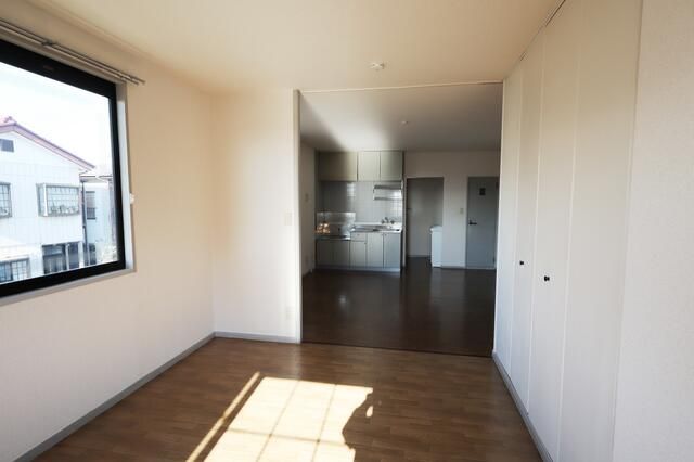 ��ʌ��������܎s��΋搼����Q���ڂ̃A�p�[�g�̋��ԁE���r���O