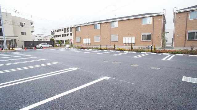 ��ʌ�����s�厚���s���̃A�p�[�g�̒��ԏ�