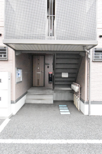 ��ʌ�����s������U���ڂ̃A�p�[�g�̃G���g�����X