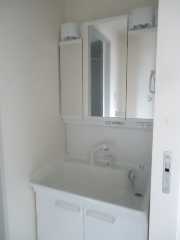 ��ʌ��������܎s���撆���R���ڂ̃}���V�����̐��ʏ�