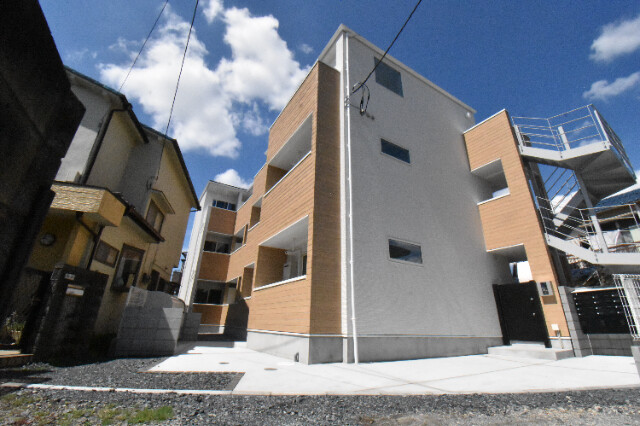 ��ʌ��������܎s������x�蒬138-11�̃A�p�[�g�̌����O��