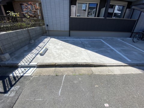 ��ʌ�����s�V�䒬�̃A�p�[�g�̒��ԏ�