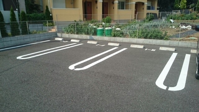 ��ʌ��������܎s��{��O���S���ڂ̃A�p�[�g�̒��ԏ�