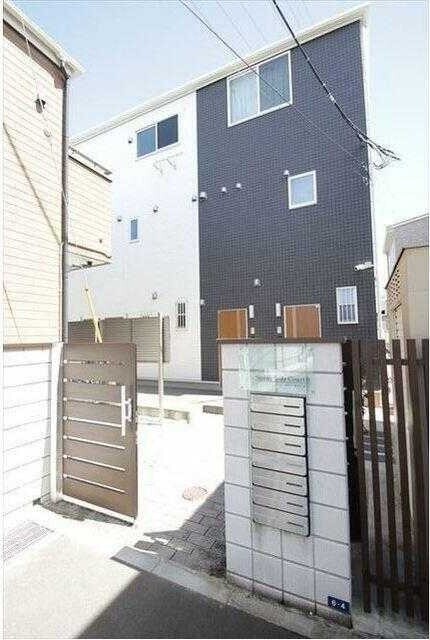 ��ʌ�����s�����Q���ڂ̃A�p�[�g�̃G���g�����X